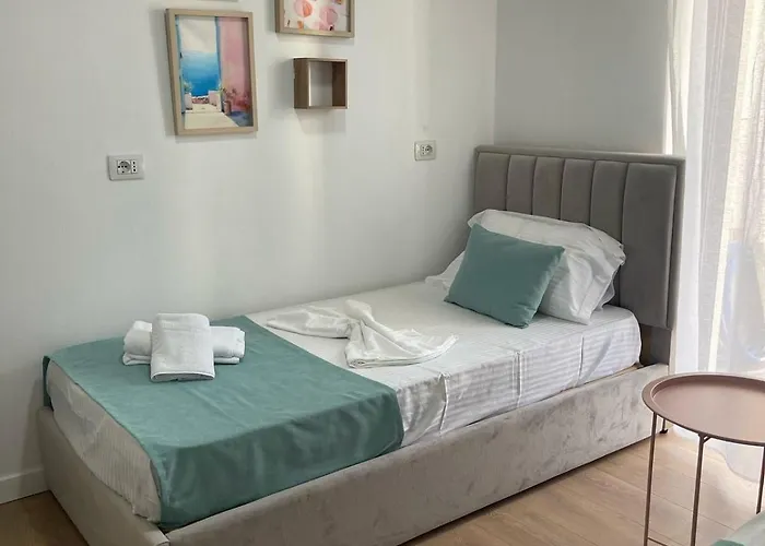 Cozy Near Center Apartment *