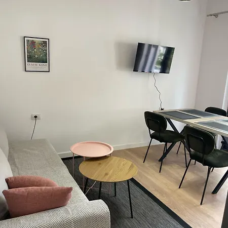Cozy Near Center